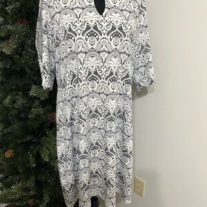 Black and White Patterned Dress Size Large